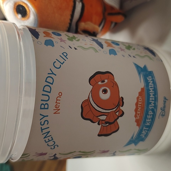 Scentsy Buddy Clip Nemo Keep Swimming - Picture 2 of 6